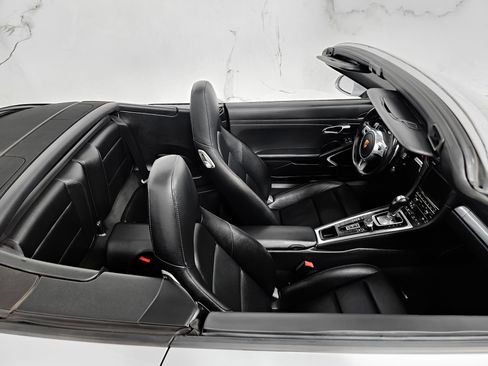 Used 2016 Porsche 911 Carrera image 4