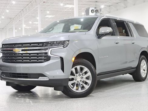 Used 2024 Chevrolet Suburban Premier w/ Premium Package image 6