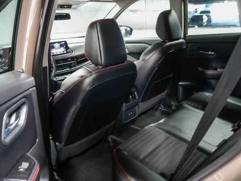 Used 2025 Nissan Rogue SV image 18