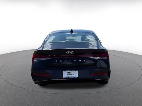 Used 2025 Hyundai Elantra SEL image 11