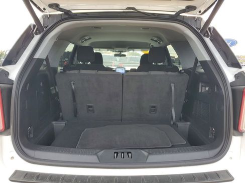 Used 2022 Ford Explorer XLT image 7