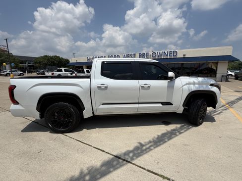 Used 2024 Toyota Tundra Platinum AWD/4WD image 4