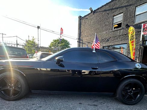 Used 2019 Dodge Challenger SXT RWD image 4