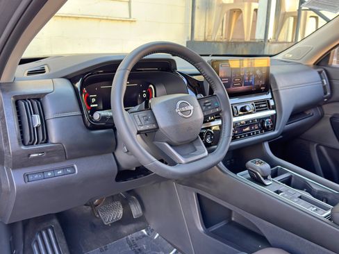 Used 2026 Nissan Pathfinder Platinum FWD image 14