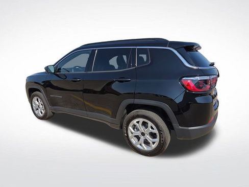 Used 2025 Jeep Compass Latitude w/ Sun & Sound Group image 3