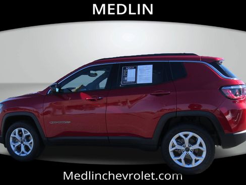 Used 2025 Jeep Compass Latitude image 6