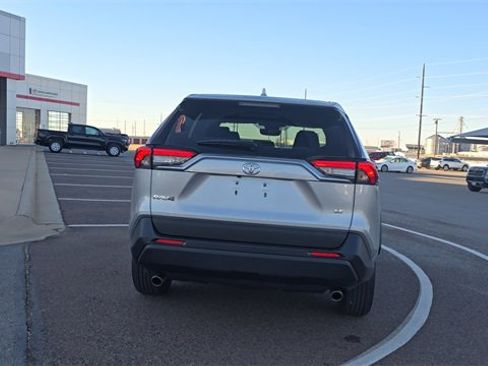 Used 2022 Toyota RAV4 LE image 7
