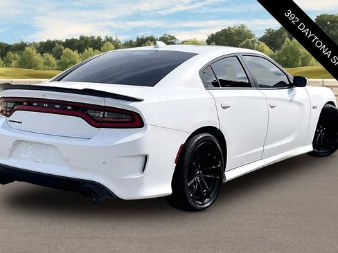 Used 2017 Dodge Charger R/T RWD image 11