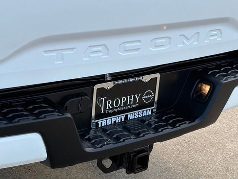 Used 2022 Toyota Tacoma SR5 AWD/4WD image 34