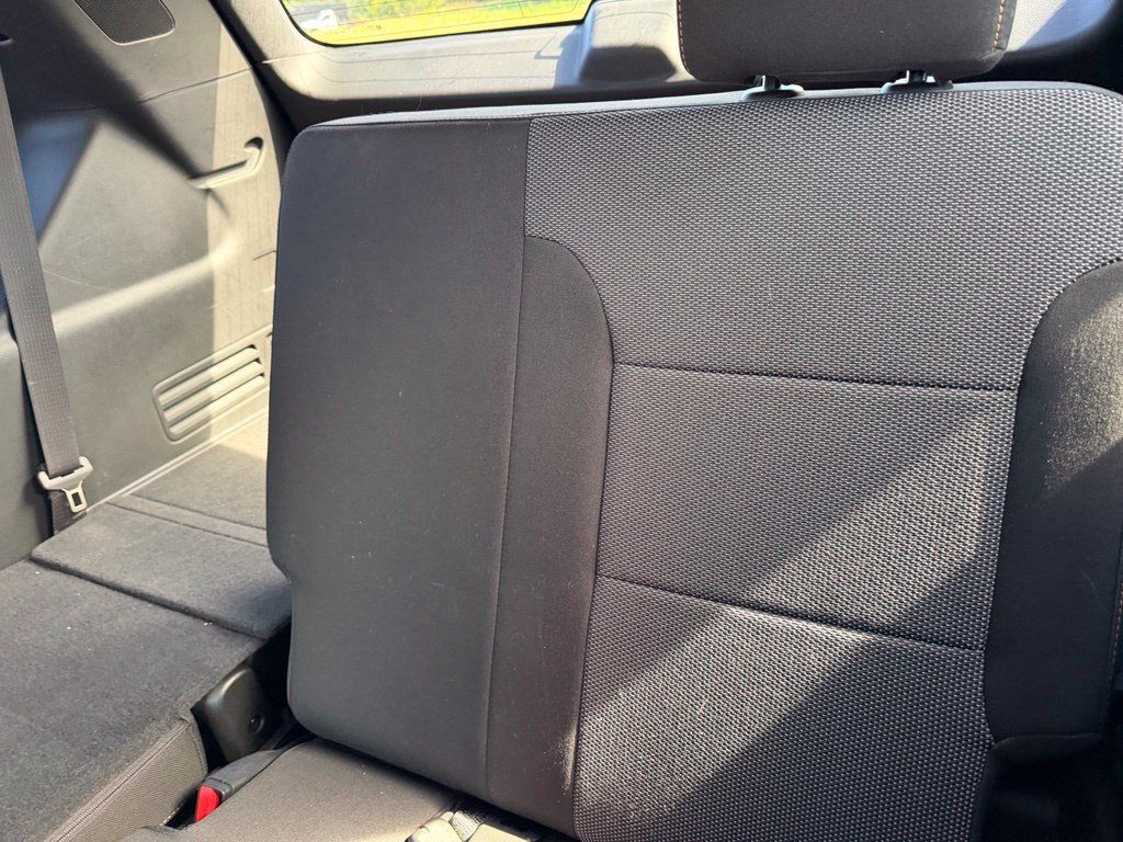 Used 2021 Chevrolet Traverse LT FWD image 12
