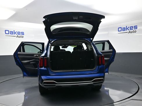 Certified 2022 Kia Sorento EX w/ Panoramic Sunroof Package image 60