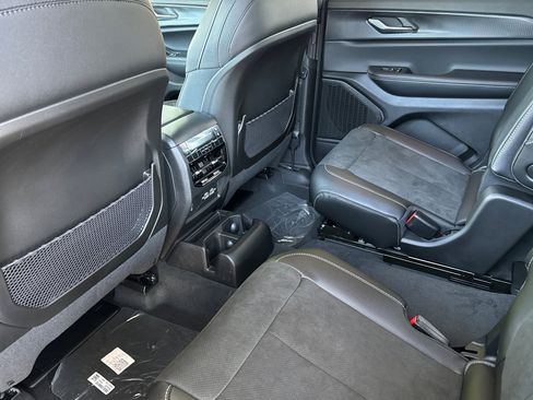 Certified 2025 Jeep Grand Cherokee L Altitude image 11