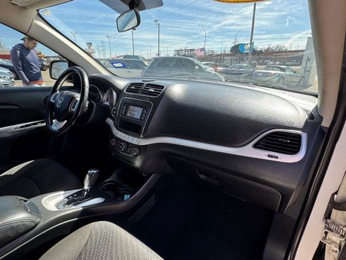 Used 2018 Dodge Journey SXT w/ Premium Group image 10