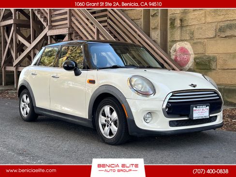 Used 2015 MINI Cooper 4-Door Hardtop image 1