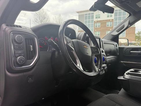 Used 2022 Chevrolet Silverado 1500 LT AWD/4WD image 12