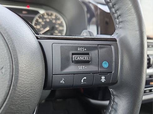 Used 2024 Nissan Pathfinder SL AWD/4WD image 20