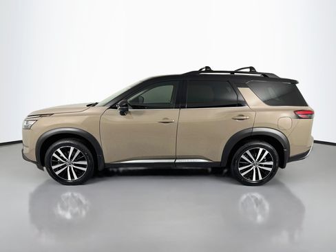 Used 2024 Nissan Pathfinder Platinum w/ Black Appearance Package AWD/4WD image 8