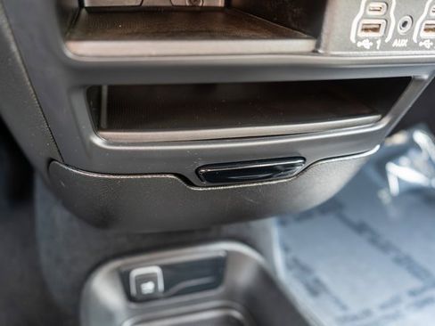 Used 2023 Chrysler Pacifica Touring-L w/ S Appearance Package image 35