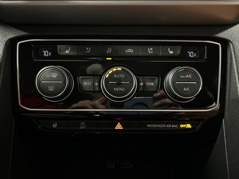 Used 2018 Volkswagen Atlas SEL Premium image 9