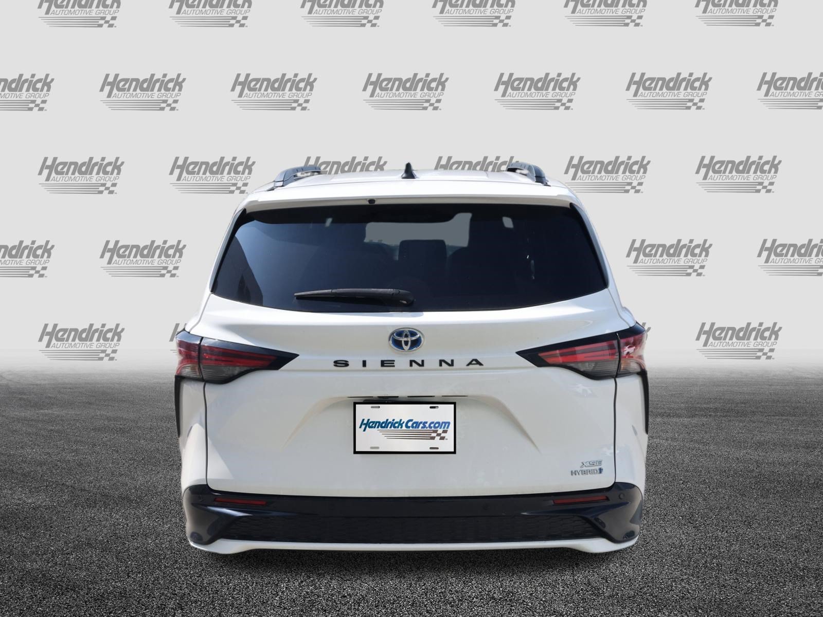 Used 2023 Toyota Sienna XSE w/ XSE Plus Package FWD image 8