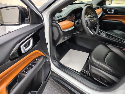 Certified 2024 Jeep Compass Limited image 17