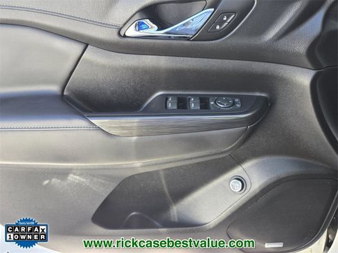 Used 2023 GMC Acadia SLT w/ Elevation Edition image 33