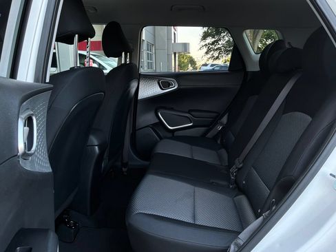 Used 2025 Kia Soul LX w/ LX Technology Package FWD image 11