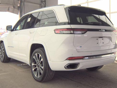 Used 2023 Jeep Grand Cherokee Overland AWD/4WD image 6