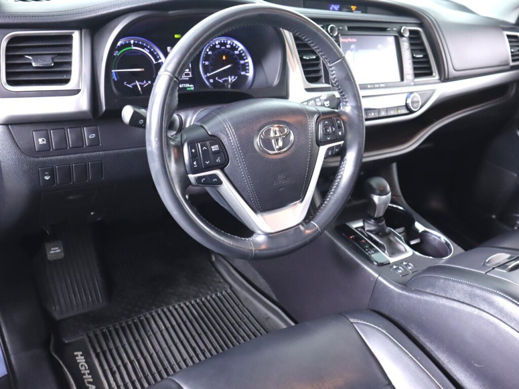 Used 2017 Toyota Highlander XLE AWD/4WD image 9