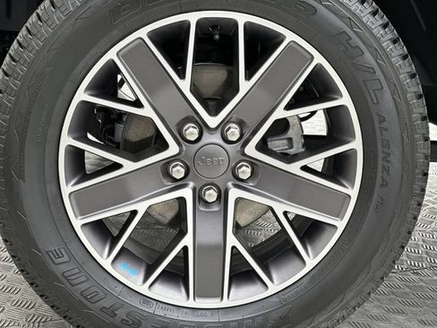 Used 2022 Jeep Wrangler Unlimited Sahara AWD/4WD image 10
