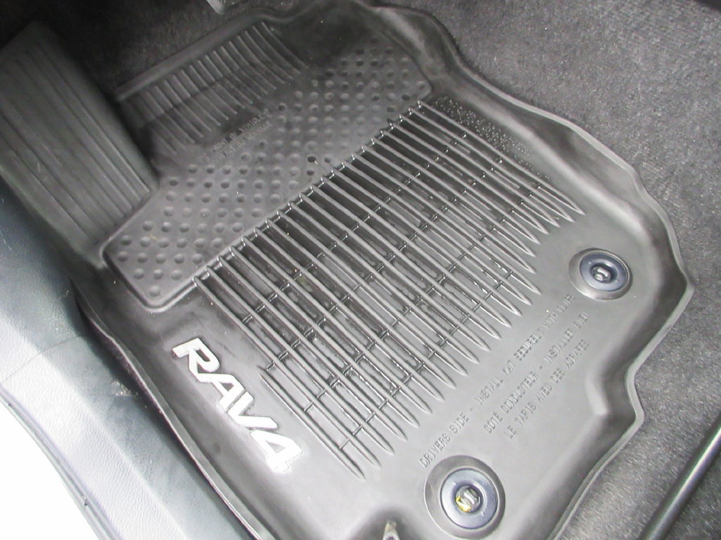 Used 2018 Toyota RAV4 XLE w/ Plus Extra Value Package FWD image 24