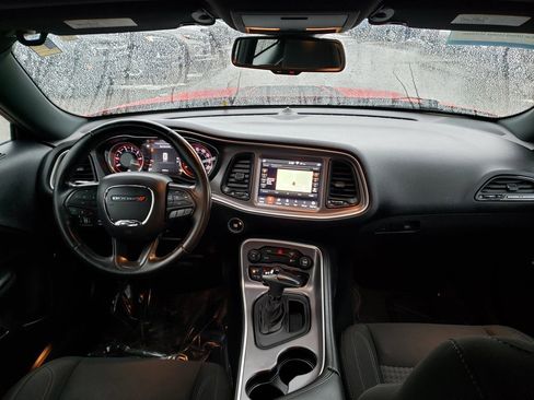 Used 2019 Dodge Challenger SXT image 16