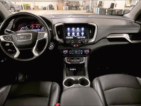 Used 2024 GMC Terrain SLT image 14