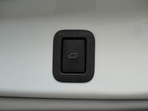 Used 2017 Toyota Highlander XLE AWD/4WD image 32