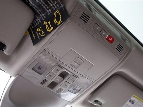 New 2025 Volkswagen Taos SE image 18