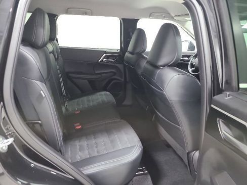 Used 2024 Mitsubishi Outlander SE FWD image 14