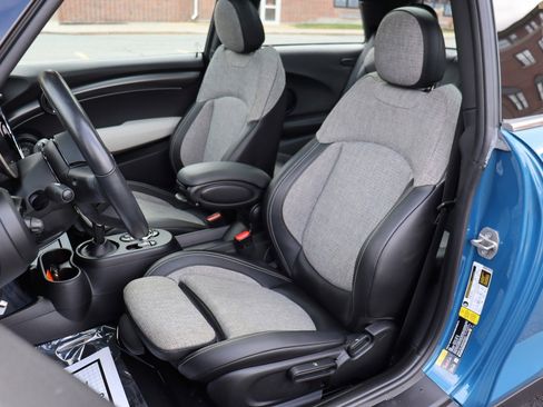 Used 2022 MINI Cooper SE w/ Driver Assistance Package image 12