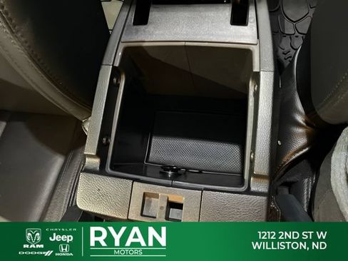 Used 2017 Jeep Wrangler Unlimited Sahara AWD/4WD image 27