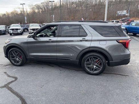 New 2026 Ford Explorer ST-Line w/ ST-Line Street Pack image 4