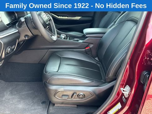Used 2025 Jeep Grand Cherokee Limited w/ Luxury Tech Group II AWD/4WD image 9