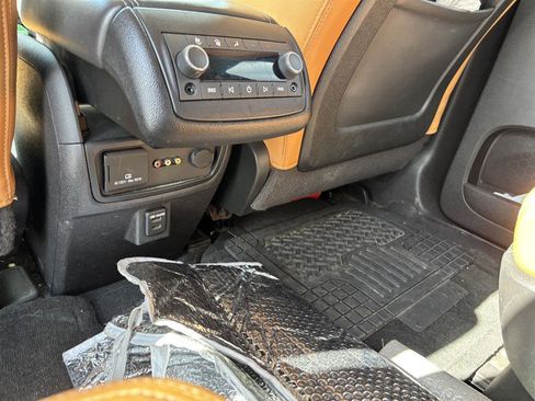 Used 2014 Chevrolet Traverse LT image 17