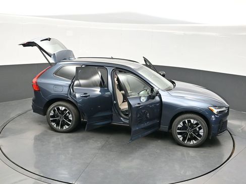 New 2026 Volvo XC60 B5 Plus w/ Climate Package image 38