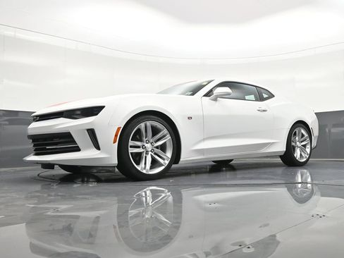 Used 2016 Chevrolet Camaro LT RWD image 23