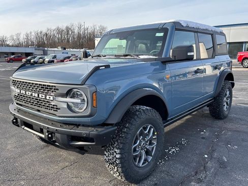 New 2025 Ford Bronco Badlands image 3