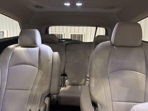 Used 2020 Buick Enclave Premium w/ Sun and Sites Package image 23