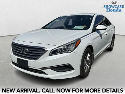 Used 2017 Hyundai Sonata SE image 2