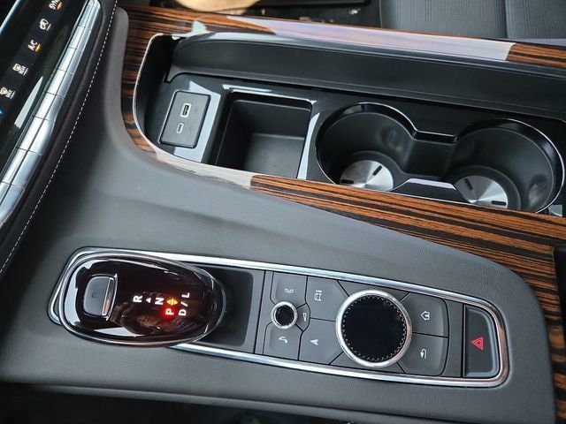 Certified 2024 Cadillac Escalade Premium Luxury AWD/4WD image 30