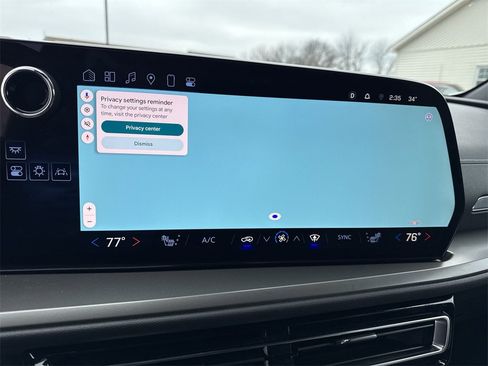 Used 2025 Chevrolet Traverse LT image 18