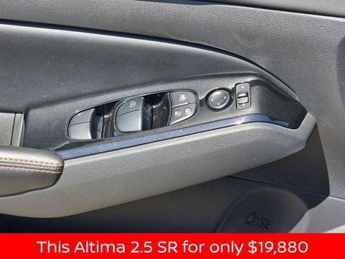 Used 2024 Nissan Altima 2.5 SR FWD image 33