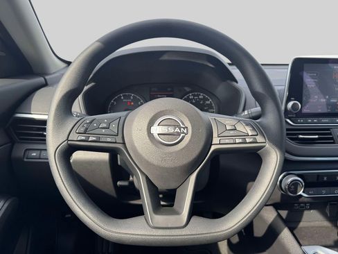 Used 2025 Nissan Altima 2.5 S image 13